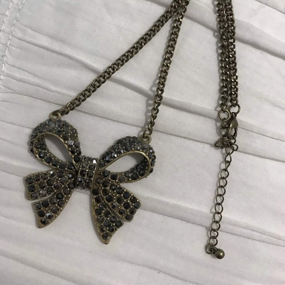 Betsey Johnson bow necklace